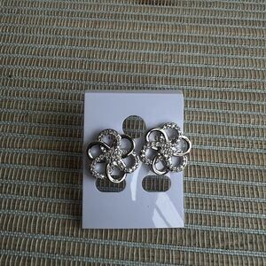 ⭐️-Silver Flower Earrings with Rhinestones